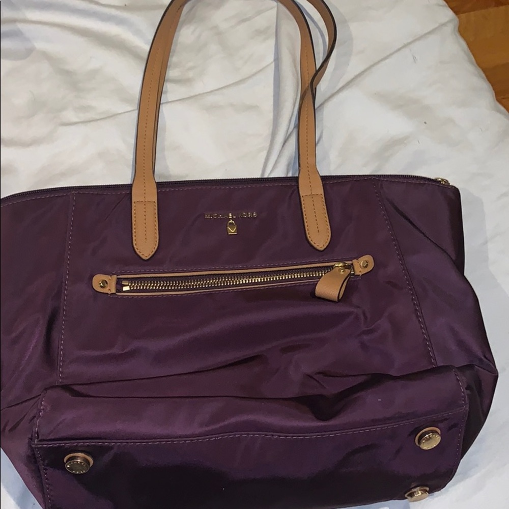 Maxing shape purple bag